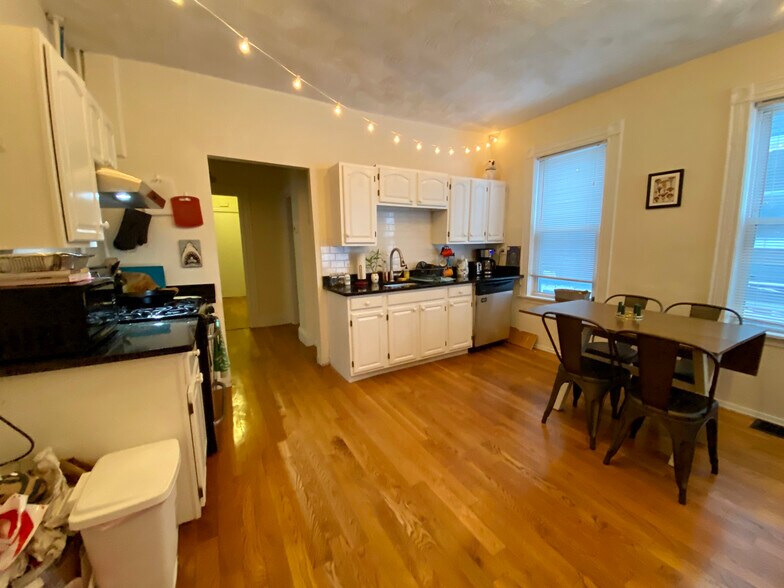 Building Photo - 30 Egleston St