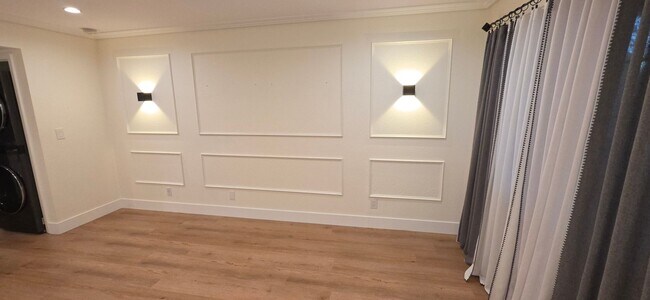 Building Photo - Steps from SJSU | 2 Master Suites | Gated + Parking |