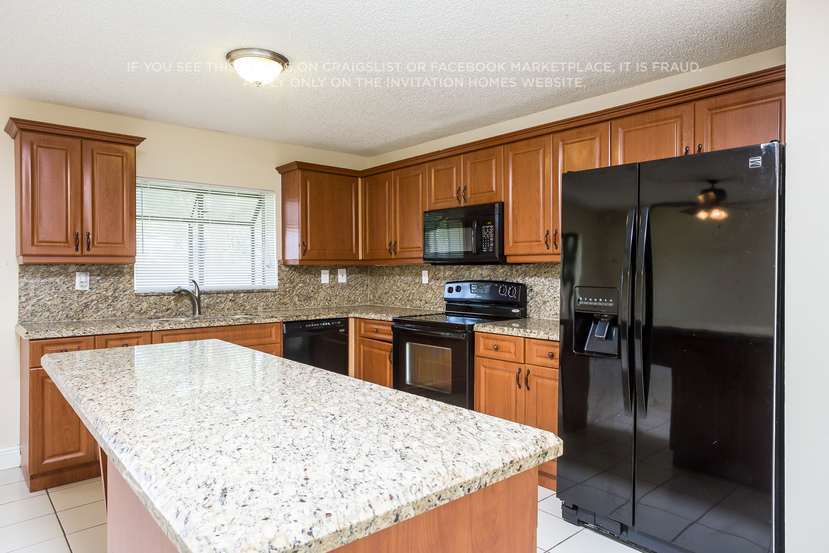 Building Photo - 631 Mulberry Ln