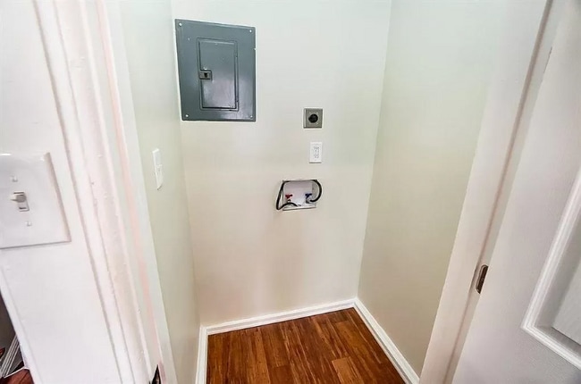 Building Photo - 1106 Dayton St