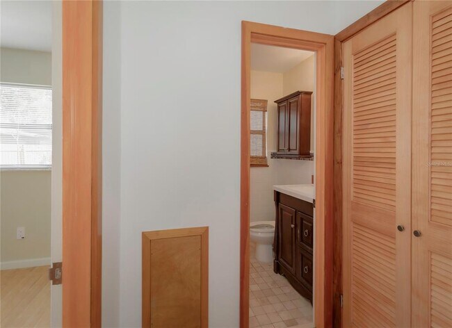 Building Photo - 1420 Alhambra Way S