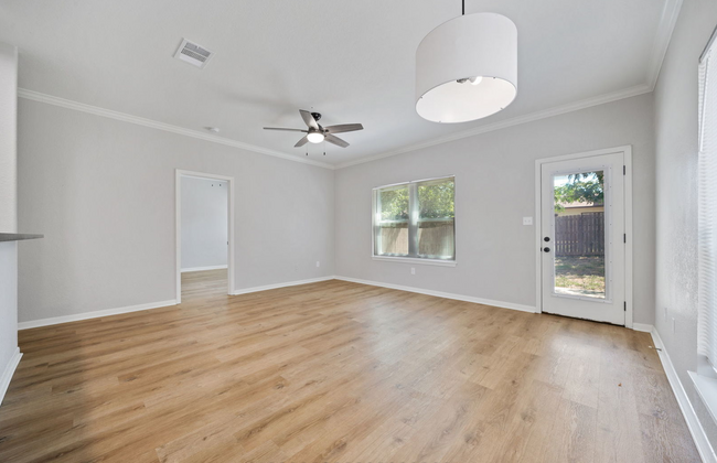 Building Photo - 521 Clearfield Dr