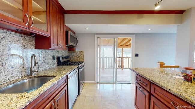 Building Photo - 511 Freeman Ave