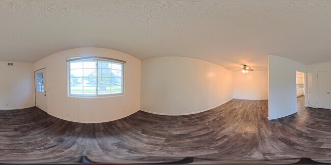 Building Photo - 214 NW Chapel Dr