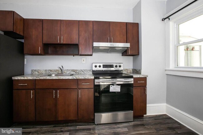 Building Photo - 20 E Merchant St