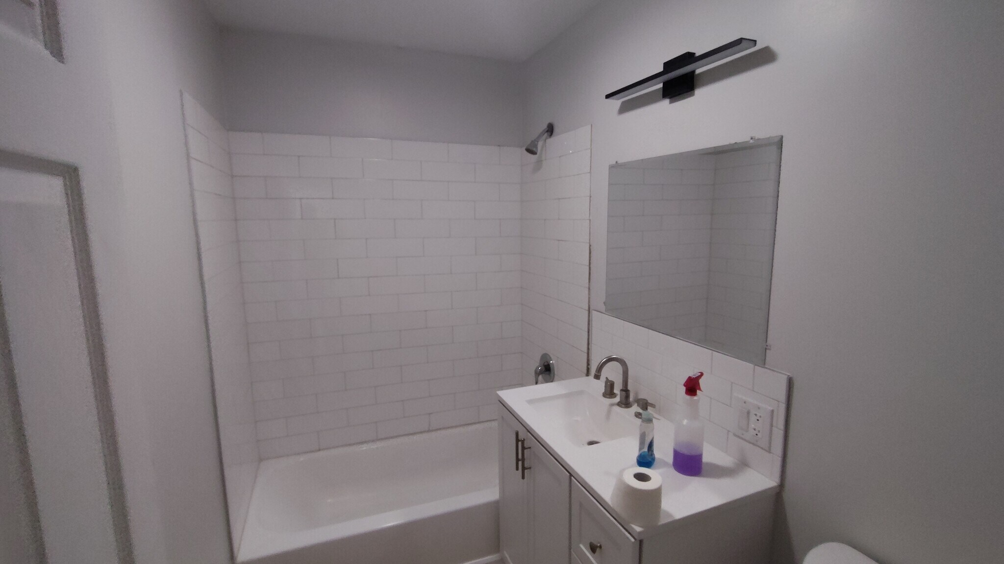 Building Photo - 223 Ash St