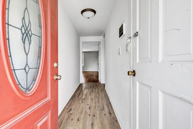 Building Photo - 150 Masarik Ave