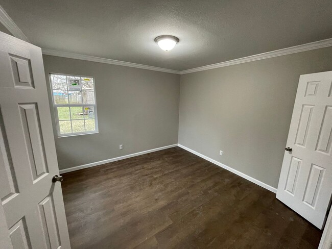 Building Photo - Remodeled 3 Bedroom Home, Everything Is New!