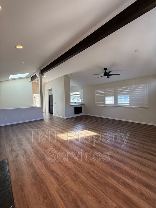 Building Photo - 242 Lucas Ln
