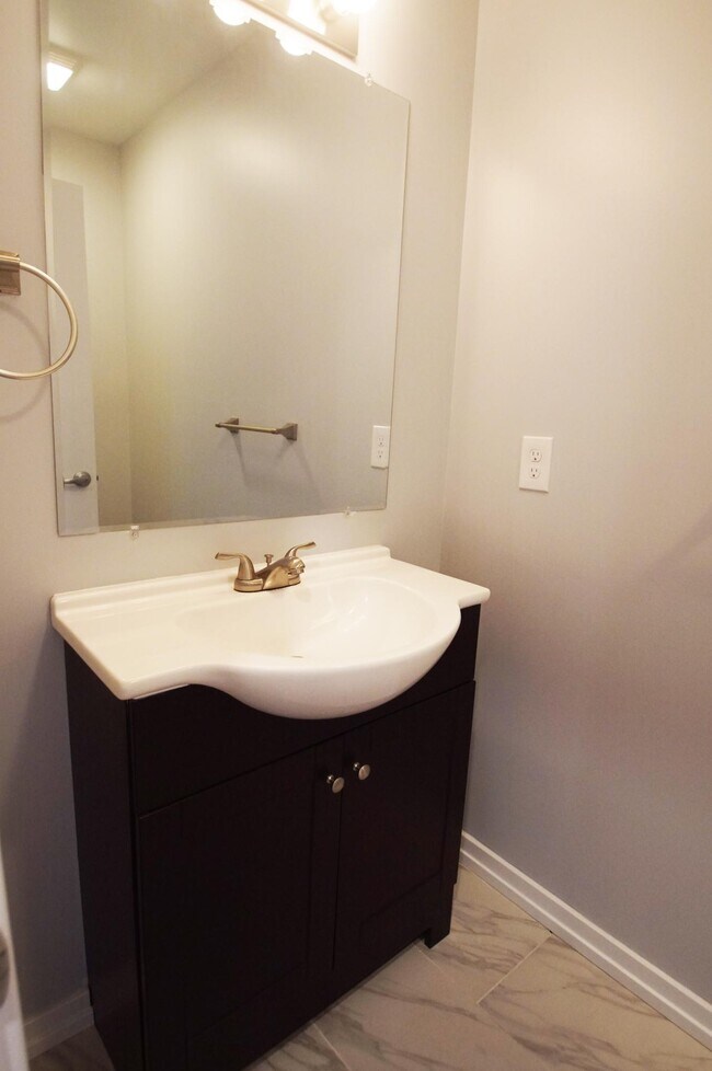 Building Photo - 409 N 41st St