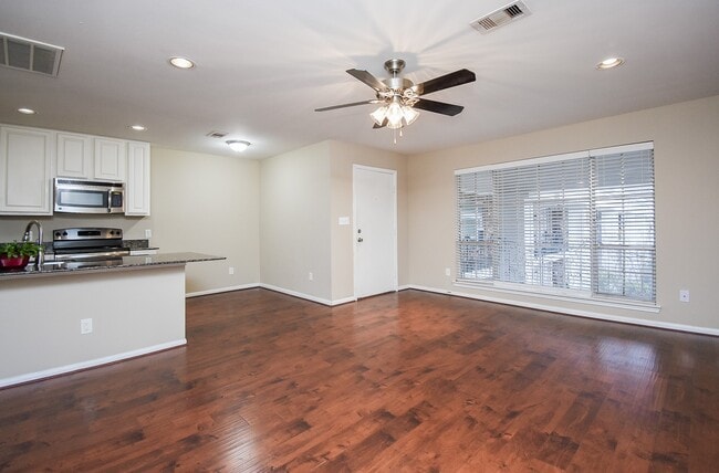 Building Photo - 5343 Richmond Ave.