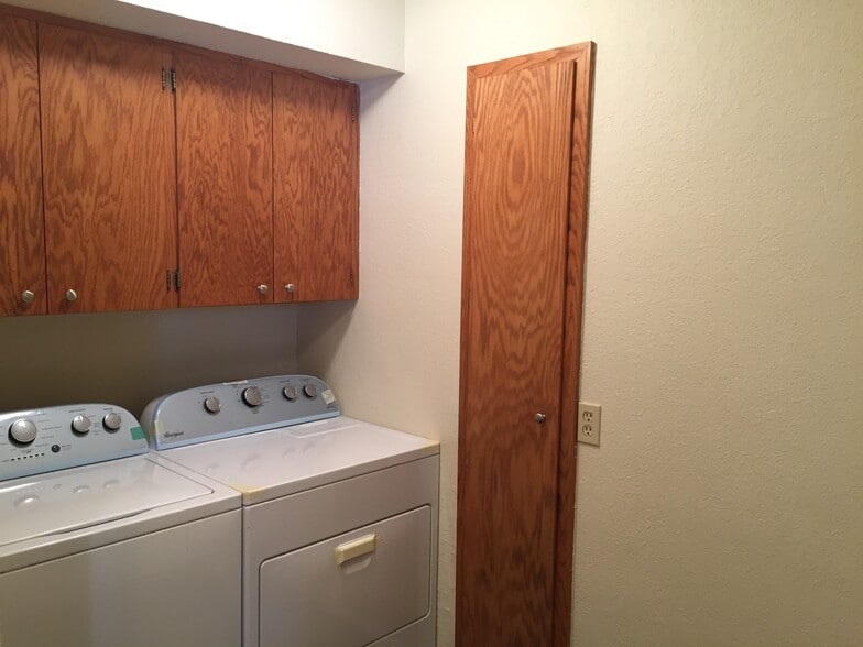 Laundry Room (off Rear Entry) - 521 6th Avenue Northeast