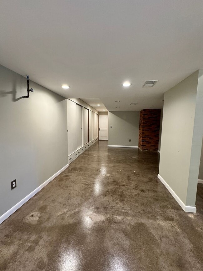 Building Photo - 3 Bedroom in Landsdowne!