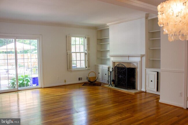 Building Photo - 3517 Chevy Chase Lake Dr