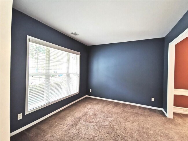 Building Photo - 2430 Woodford Ln NE