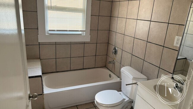 Building Photo - RATE DROP ALERT (was $1900/month)!