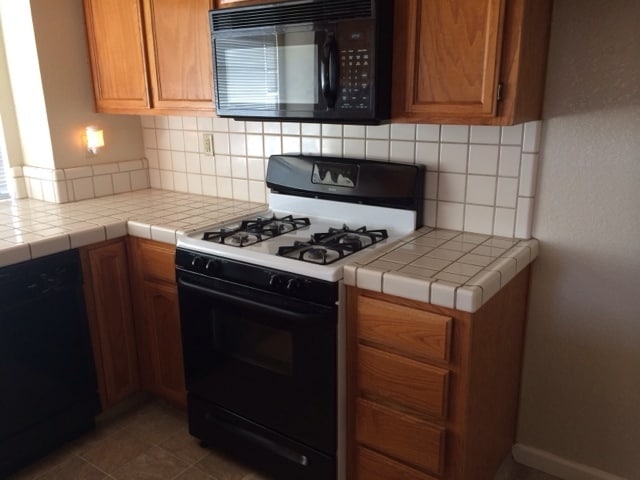 Building Photo - 384 Chestnut St