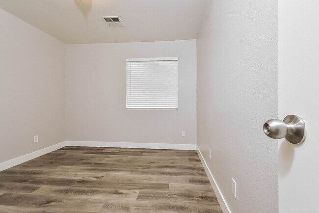 Building Photo - 4646 English Lavender Ave