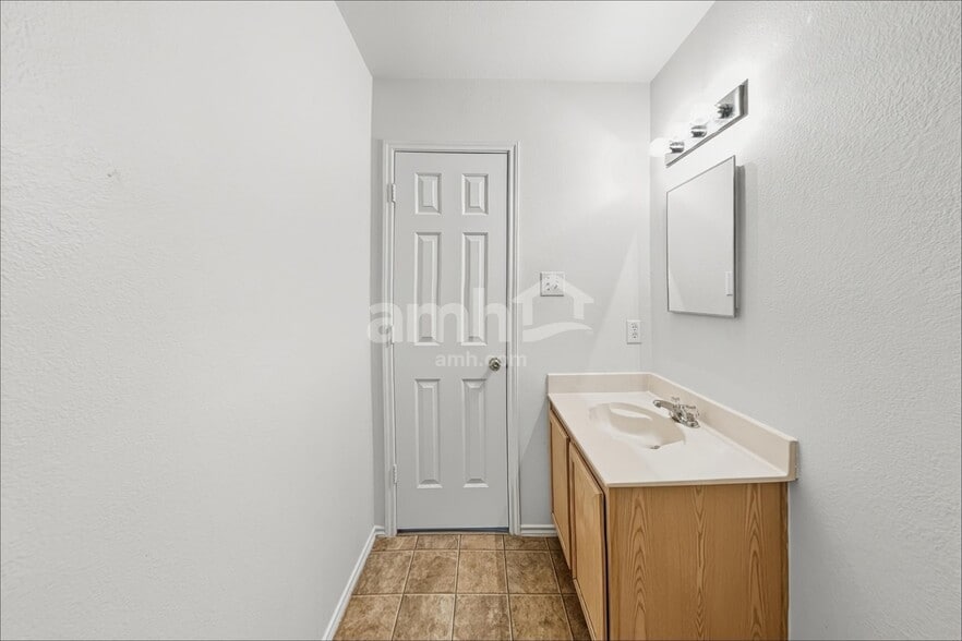 Building Photo - 12657 Drexel St