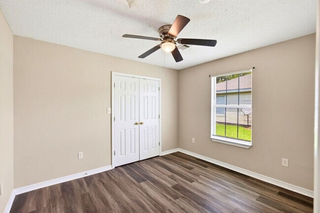 Building Photo - 15119 Deer Creek Dr