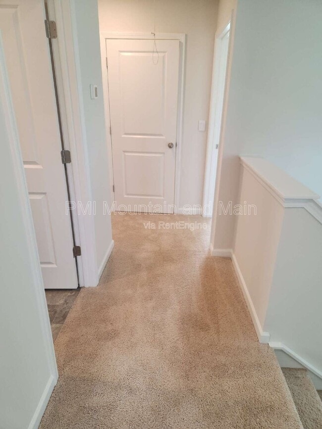 Building Photo - 92 Queen Vly Wy