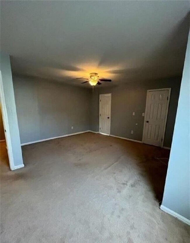 Building Photo - 2 Bedroom 2.5 Baths Condo In Columbus Station