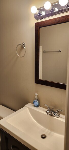 Building Photo - 8854 Eagleview Dr