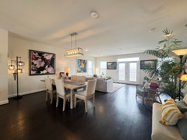 Building Photo - ***Coming Soon*** Fantastic 4 Bed 3.5 Bath End Unit Townhome In Potomac Shores Town Center