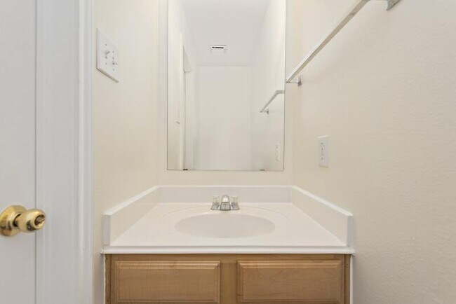 Building Photo - 2117 Saint Lucia Calle