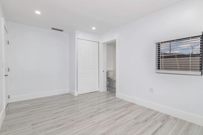 Building Photo - 1313 SW 37th Ave