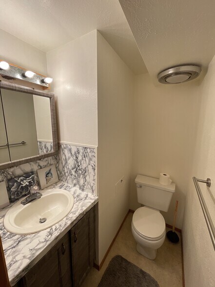 Building Photo - 1818 NE 55th St
