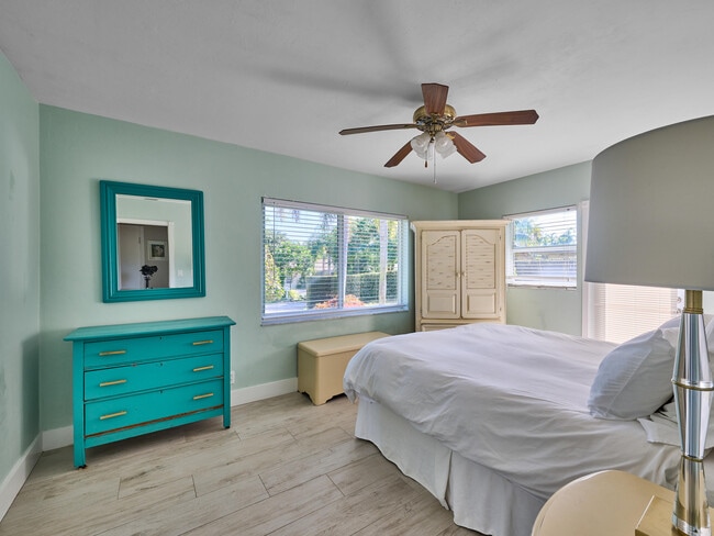 Building Photo - 301 NW 3rd Ct