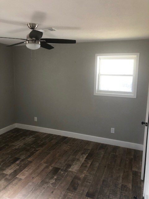 Building Photo - 3310 Oak Dr