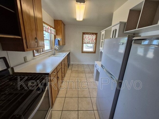 Building Photo - 629 E 180 N