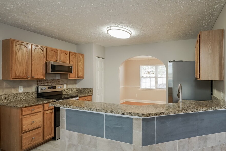 Building Photo - 2304 Charny Dr