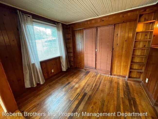Building Photo - 2 br, 1 bath House - 267 Border Drive East
