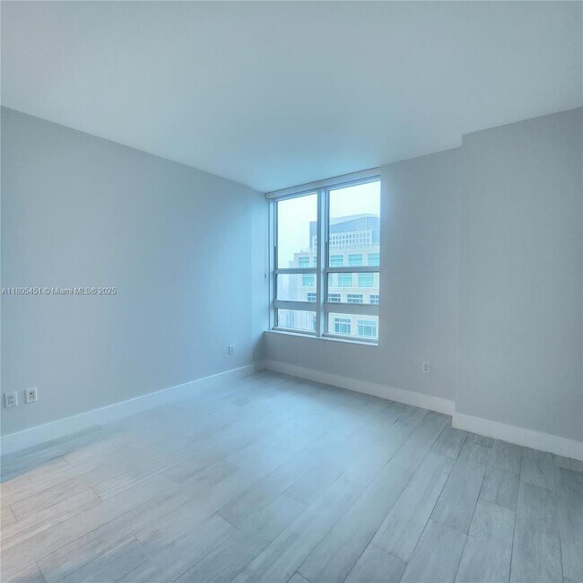 Building Photo - 950 Brickell Bay Dr