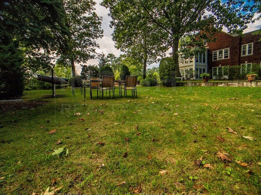 Building Photo - 61 Pond St