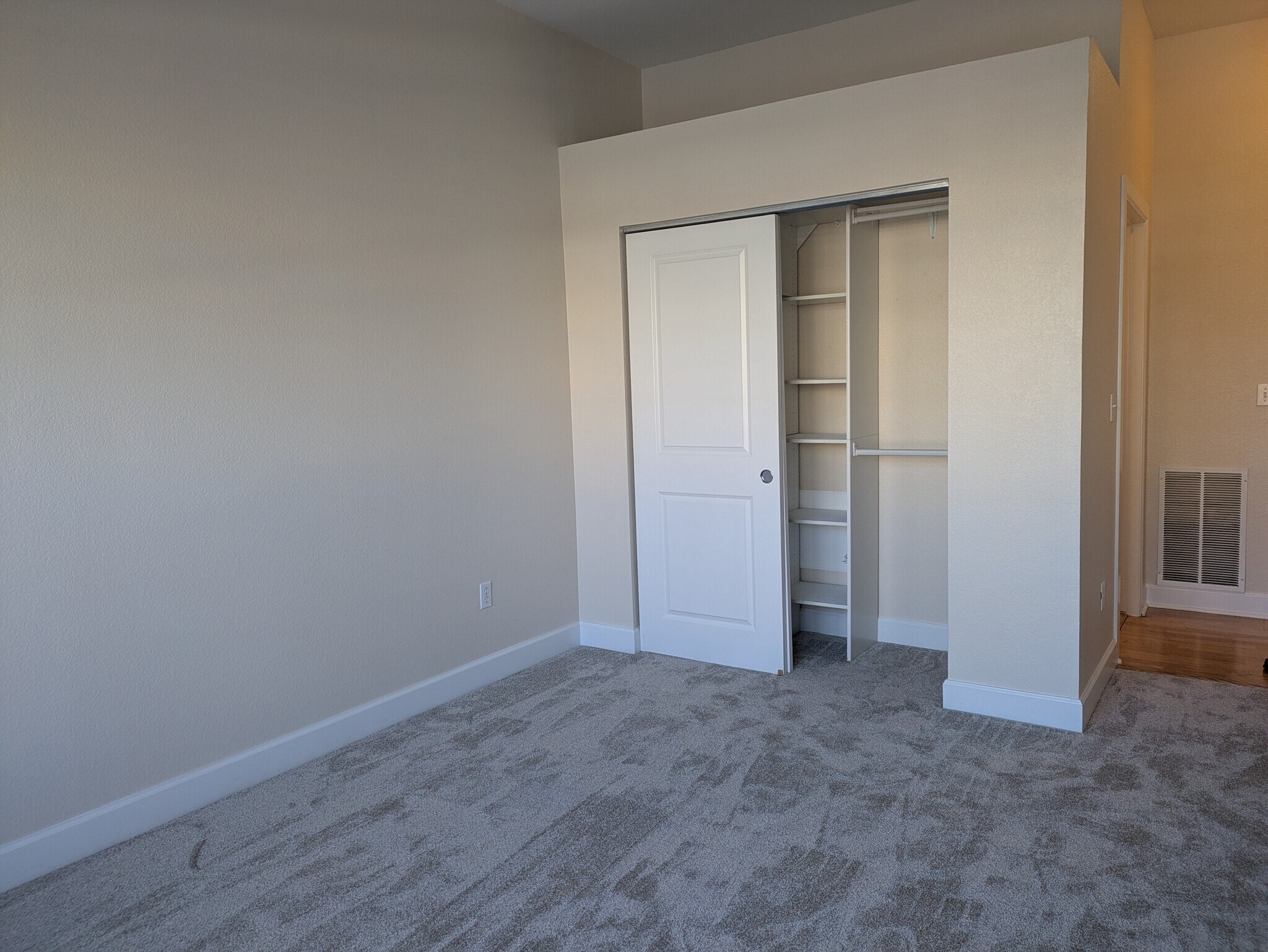 Building Photo - 5677 Park Pl