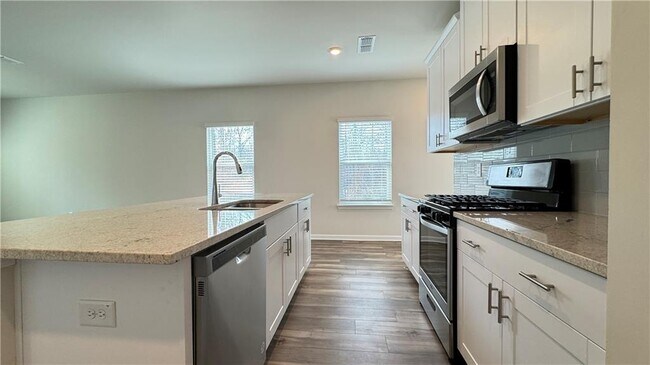 Building Photo - 151 Cedar Ln