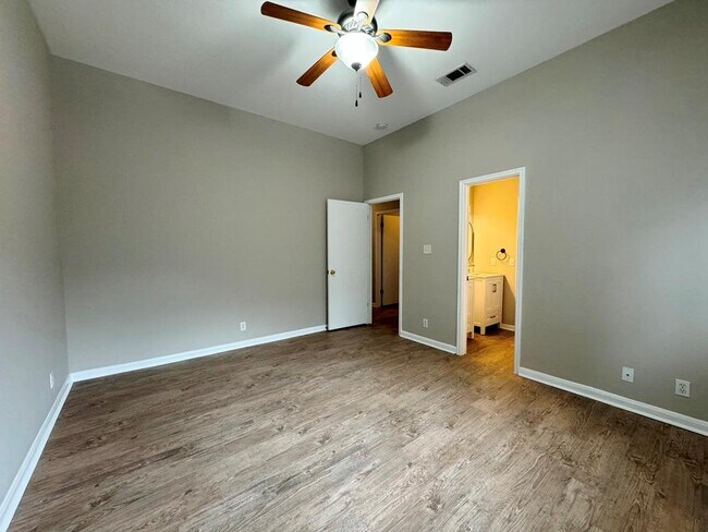 Building Photo - 219 Crystal Knoll Blvd