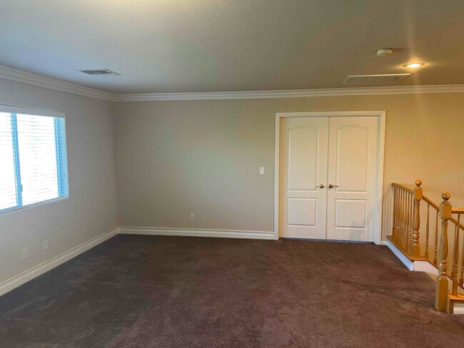 Building Photo - 205 Valare St