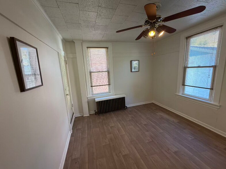 Building Photo - 1920 Middle St