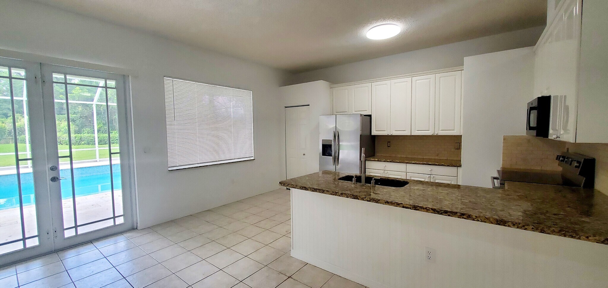 Building Photo - 420 SE 23rd Ln