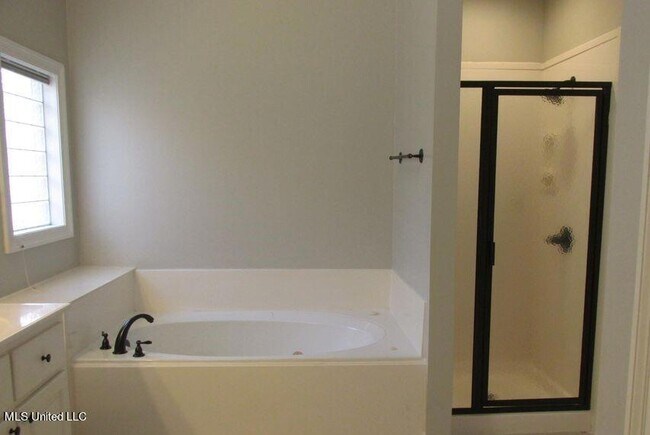 Building Photo - 201 Apple Blossom Cir