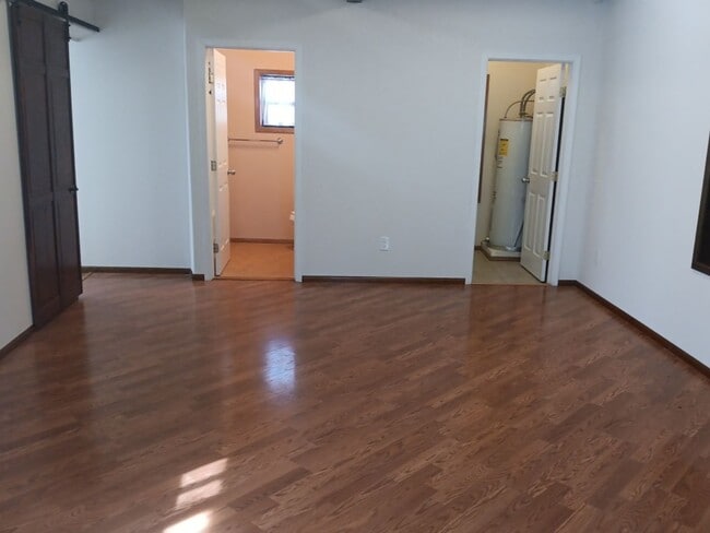 Building Photo - 2-bedroom, 1-bathroom home located in the vibrant city of Albuquerque