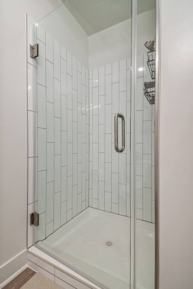 Building Photo - 701 Richmond Ave.