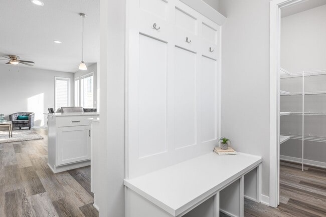 Building Photo - Modern Comfort in the Heart of Norwalk