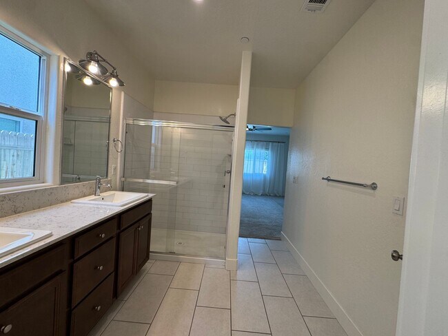 Building Photo - 601 Wishon Ave W