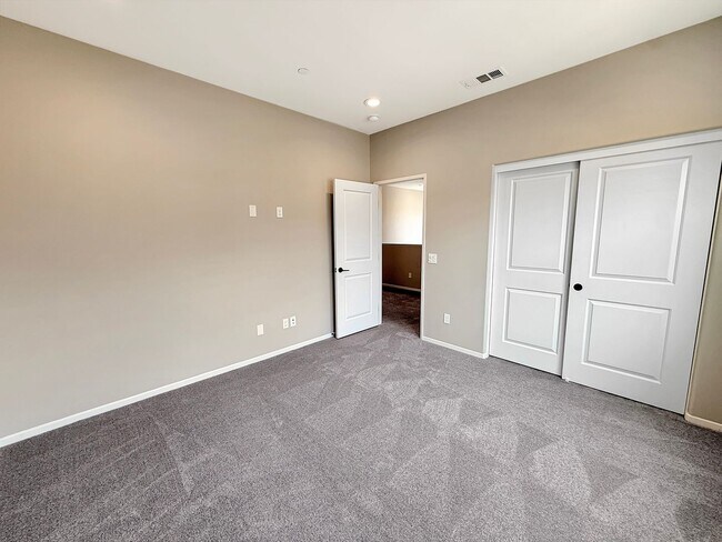 Building Photo - Charming 4BR/3BA Two-Story house with Atta...